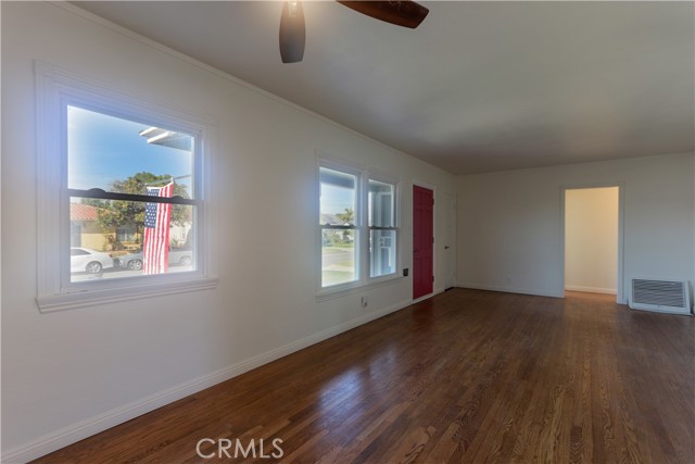 Detail Gallery Image 7 of 31 For 10556 Haledon, Downey,  CA 90241 - 3 Beds | 3 Baths