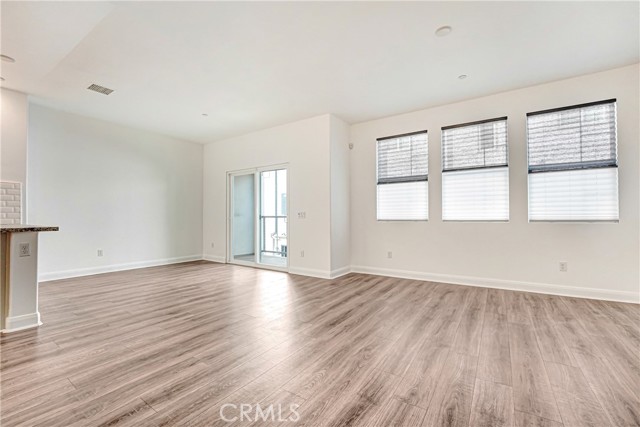 Detail Gallery Image 4 of 25 For 572 E Imperial, El Segundo,  CA 90245 - 2 Beds | 3 Baths