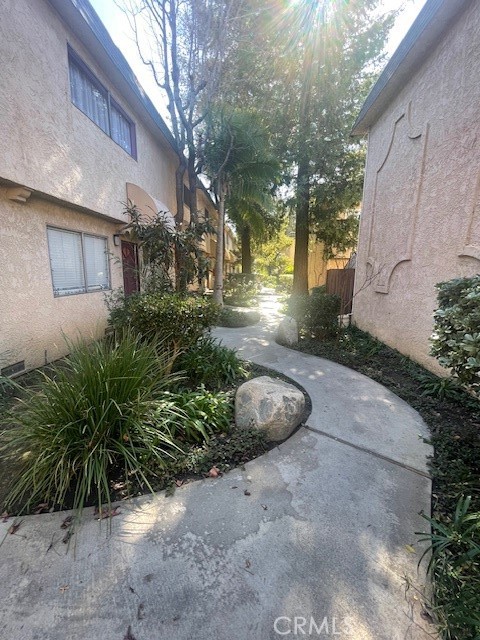 Detail Gallery Image 4 of 22 For 17105 Roscoe #09,  Northridge,  CA 91325 - 2 Beds | 1/1 Baths