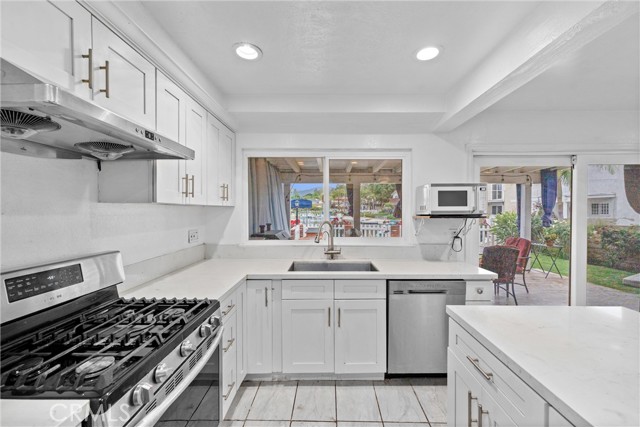 Image 3 of 23 For 1558 Camelot Drive