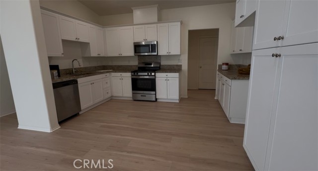Detail Gallery Image 3 of 12 For 6483 Canyonlands Drive, Jurupa Valley,  CA 92509 - 3 Beds | 2 Baths