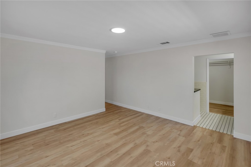 https://media.crmls.org/medias/2dc3989c-5563-4b93-8098-b0aea2b5308d.jpg?preset=X-Large