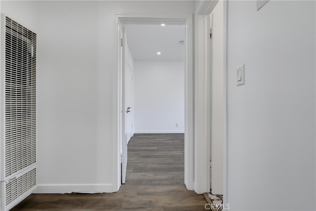 https://media.crmls.org/medias/2dc44598-d86a-4296-8475-3bc33b3eacea.jpg?preset=X-Large