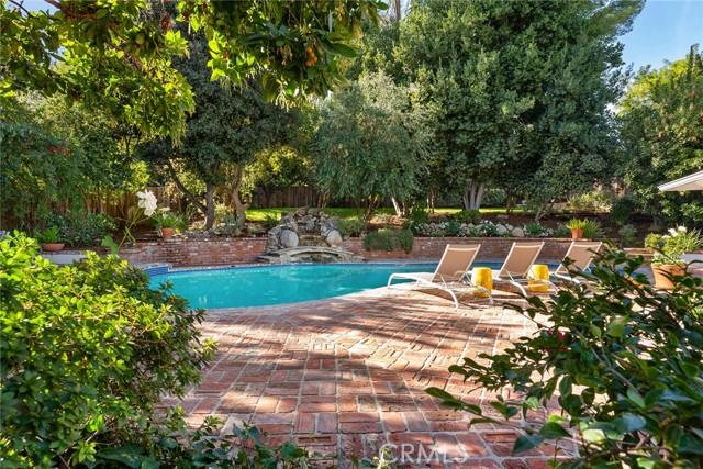 Detail Gallery Image 31 of 44 For 4943 Palomar Dr, Tarzana,  CA 91356 - 4 Beds | 3/1 Baths