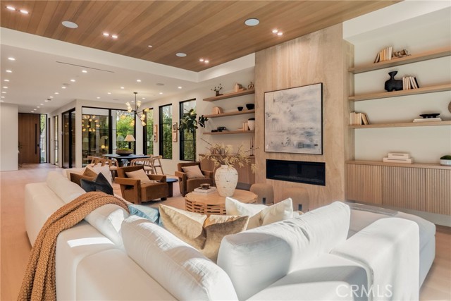 Detail Gallery Image 6 of 42 For 4245 Bellaire Ave, Studio City,  CA 91604 - 5 Beds | 5/1 Baths