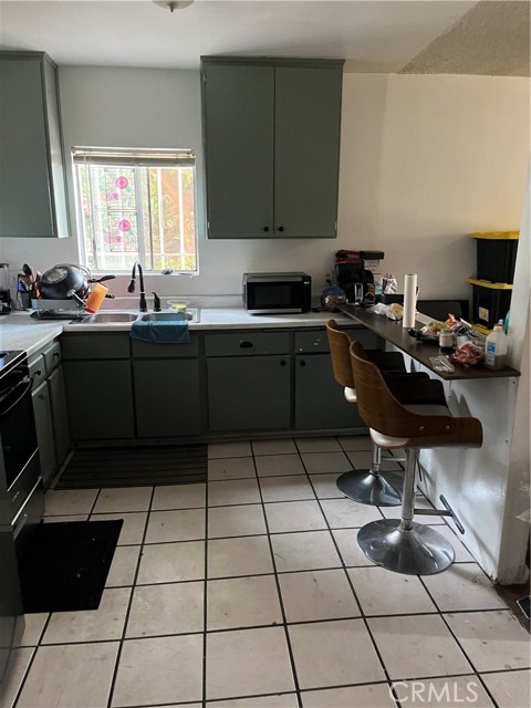 201 W Raymond Street, Compton CA: https://media.crmls.org/medias/2dc68e06-9ee2-48d6-909d-ec521627002c.jpg