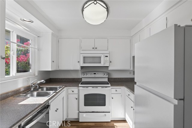 Detail Gallery Image 5 of 28 For 22931 Nadine Cir a,  Torrance,  CA 90505 - 2 Beds | 1/1 Baths