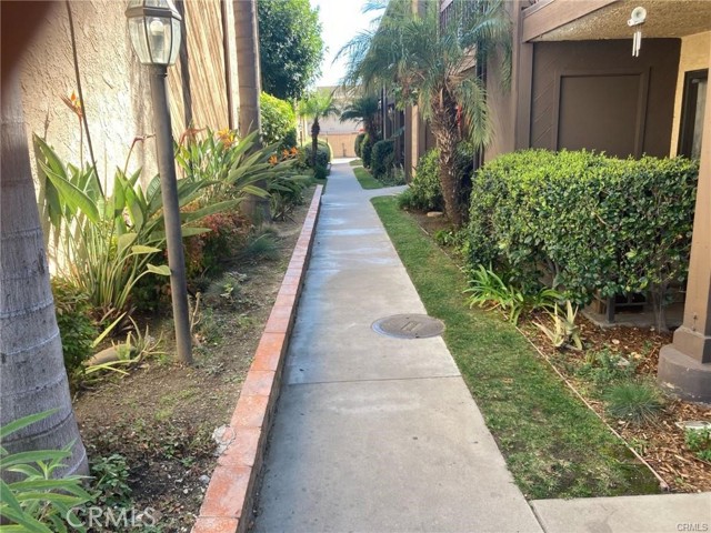 1304 Mountain Avenue, Duarte CA: https://media.crmls.org/medias/2dc6b3ee-7737-4045-aa4e-b661420f78e1.jpg