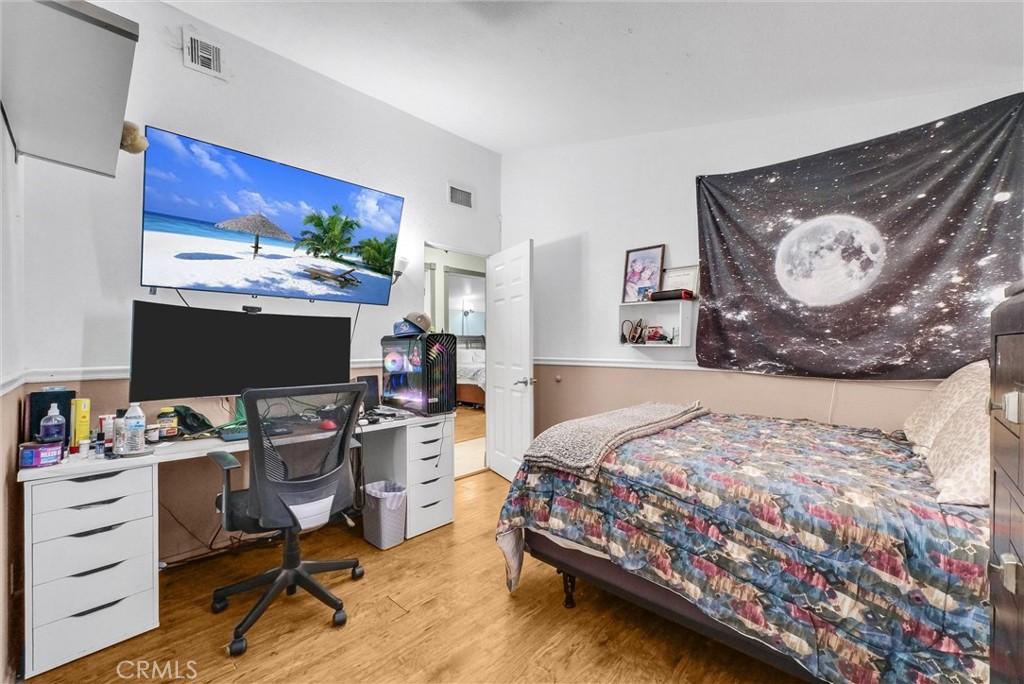 https://media.crmls.org/medias/2dc708eb-d3ac-4ef6-b556-bd4b41a4a6e4.jpg?preset=X-Large