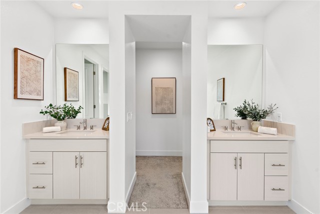 215 Sutters Mill, Irvine CA: https://media.crmls.org/medias/2dc8073a-3f4d-4d0d-875a-9836f85ec4f7.jpg