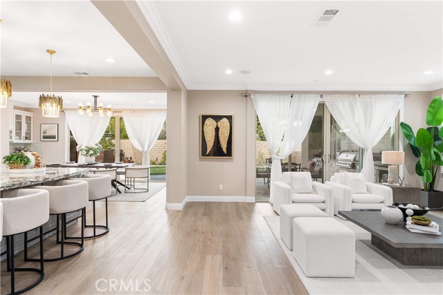 Detail Gallery Image 8 of 75 For 27 Gillman St, Irvine,  CA 92612 - 6 Beds | 6/1 Baths