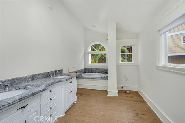 Detail Gallery Image 29 of 48 For 2163 Crestview Dr, Laguna Beach,  CA 92651 - 3 Beds | 2/1 Baths