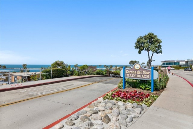 411 Goldenrod, Corona del Mar CA: https://media.crmls.org/medias/2dca54b9-8f68-4411-87a8-6d7f2372cedc.jpg
