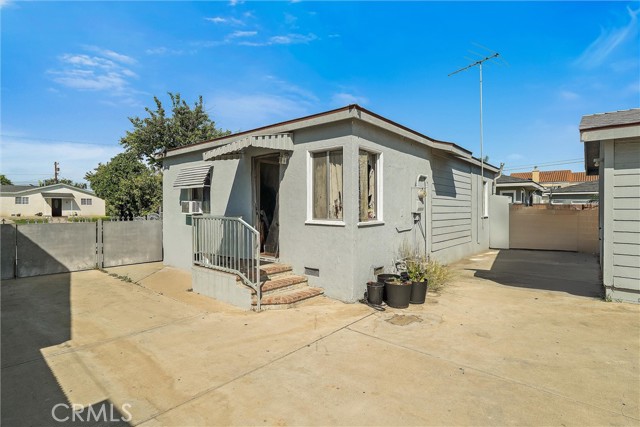 Detail Gallery Image 5 of 10 For 8728 Flower, Bellflower,  CA 90706 - – Beds | – Baths