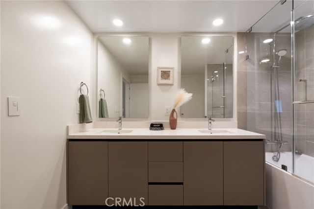 Detail Gallery Image 17 of 36 For 39 S Los Robles #3019,  Pasadena,  CA 91101 - 2 Beds | 2/1 Baths