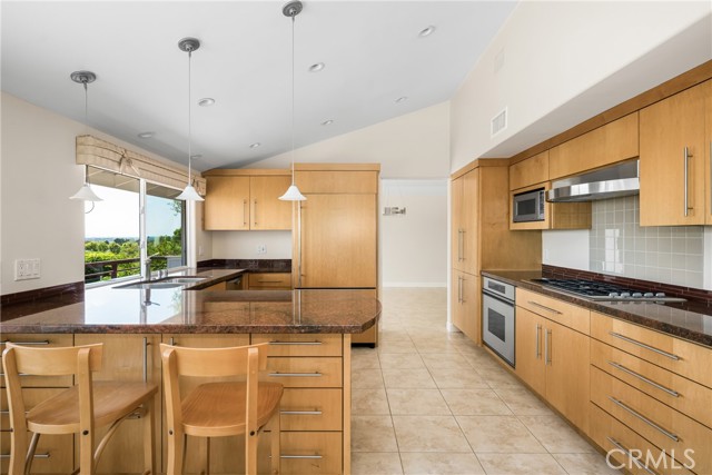 2815 Blue Water Drive, Corona del Mar CA: https://media.crmls.org/medias/2dccc33a-8fcd-4de0-8ab4-fb9b8be1c144.jpg