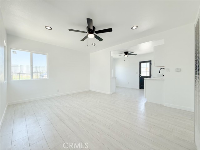 518 N Wilmington Avenue, Compton CA: https://media.crmls.org/medias/2dcd0221-cdd4-44b3-9d1a-13d3c56b6dce.jpg