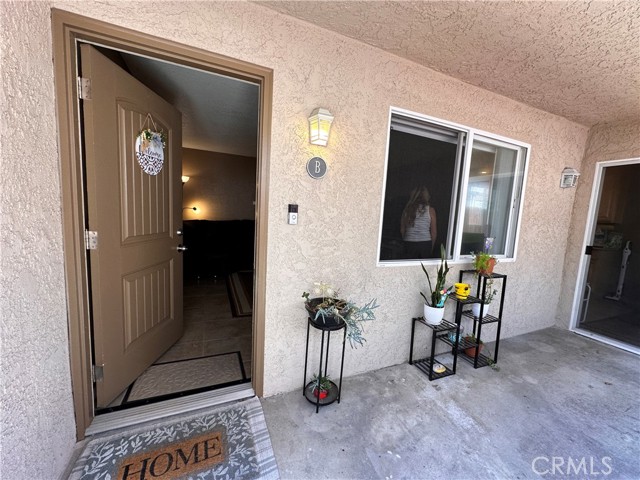 Detail Gallery Image 2 of 7 For 16772 Sims Ln #B,  Huntington Beach,  CA 92649 - 2 Beds | 2 Baths