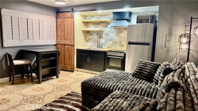 Detail Gallery Image 4 of 26 For 7904 Laurel Canyon #12,  North Hollywood,  CA 91605 - 1 Beds | 1 Baths