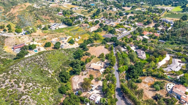 Detail Gallery Image 4 of 47 For 26615 Mountain Park Rd, Canyon Country,  CA 91387 - 3 Beds | 3 Baths