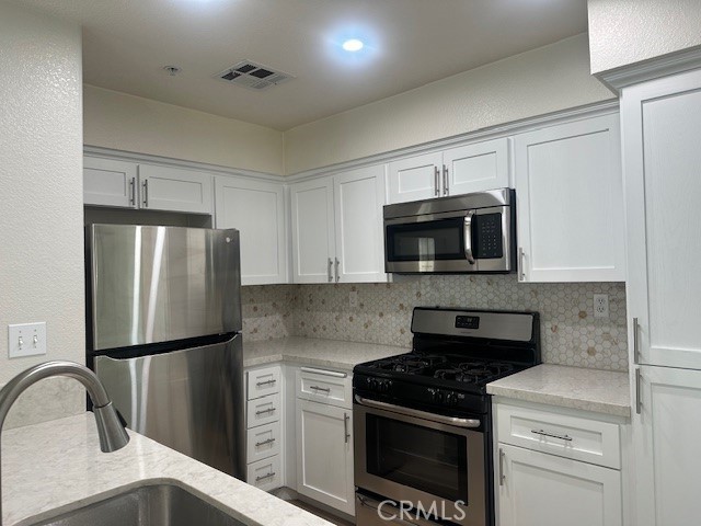 Detail Gallery Image 8 of 12 For 17871 Graystone Ave #204,  Chino Hills,  CA 91709 - 2 Beds | 2 Baths