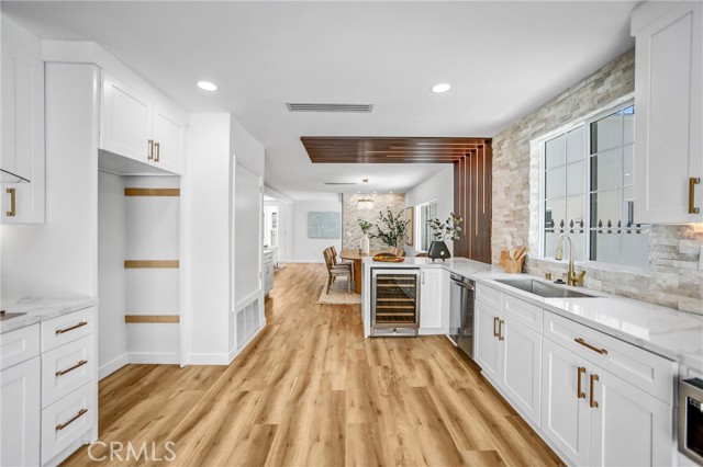 Detail Gallery Image 11 of 33 For 6119 Longridge Ave, Valley Glen,  CA 91401 - 3 Beds | 3 Baths