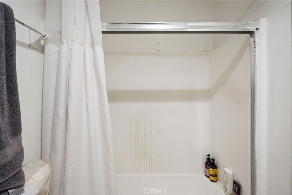 https://media.crmls.org/medias/2dce9dbb-8e37-4664-b046-457a6b625f82.jpg?preset=X-Large