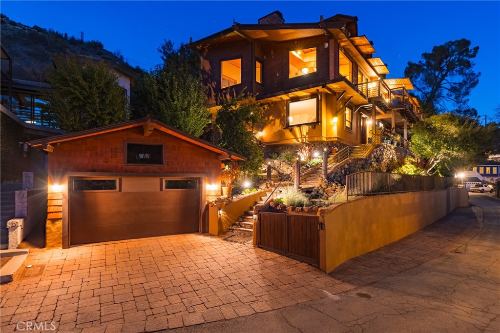 2106 Lakeshore Drive
