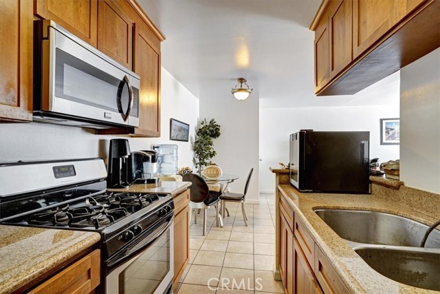 Detail Gallery Image 8 of 28 For 20327 Saticoy St #203,  Winnetka,  CA 91306 - 1 Beds | 1 Baths