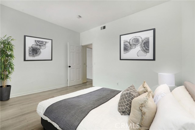 10861 Moorpark Street, North Hollywood CA: https://media.crmls.org/medias/2dd07778-7b87-4e21-b5cd-83536adc516c.jpg