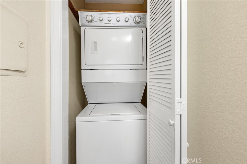 https://media.crmls.org/medias/2dd07d01-be53-4cb3-81c2-afae02aac112.jpg?preset=X-Large