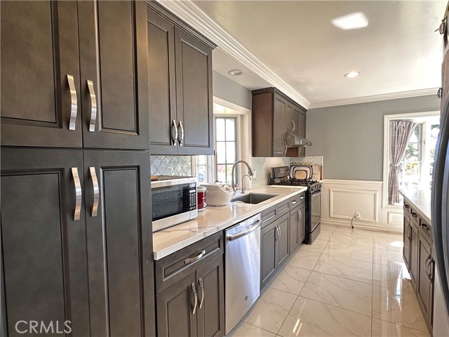 Detail Gallery Image 10 of 31 For 28068 Braidwood Dr, Rancho Palos Verdes,  CA 90275 - 4 Beds | 2/1 Baths