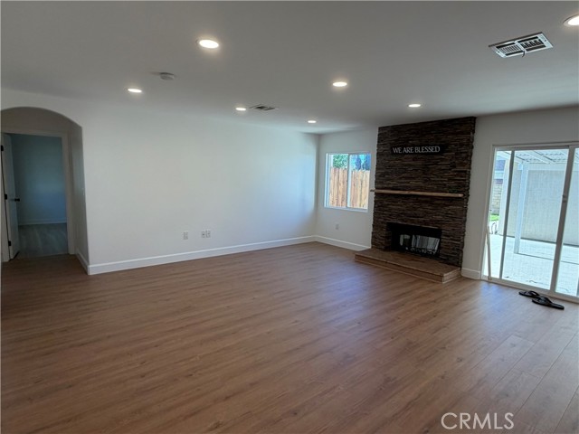 Detail Gallery Image 15 of 22 For 7101 Fallbrook Ave, West Hills,  CA 91307 - 4 Beds | 3 Baths