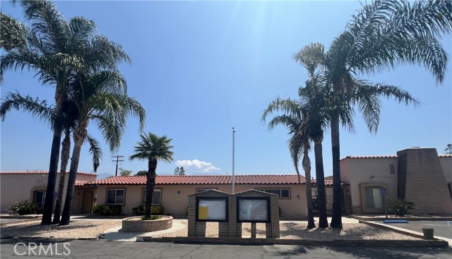 880 N Lake Street, Hemet CA: https://media.crmls.org/medias/2dd19dfa-358a-4814-8375-3c9da4d50067.jpg