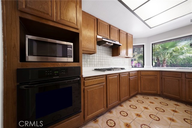 49 Village Loop Road, Pomona CA: https://media.crmls.org/medias/2dd24e87-3bff-4718-ad33-0cc71ceb4f27.jpg