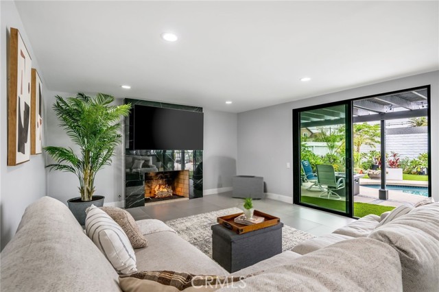 Detail Gallery Image 8 of 36 For 6611 Crista Palma, Huntington Beach,  CA 92647 - 5 Beds | 3 Baths