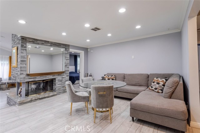 Detail Gallery Image 12 of 50 For 17242 Horace St, Granada Hills,  CA 91344 - 4 Beds | 4 Baths