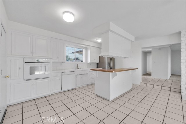 Detail Gallery Image 3 of 15 For 13981 Brenan Way, Santa Ana,  CA 92705 - 3 Beds | 2 Baths