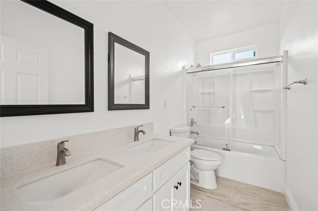 939 E 97th Street, Los Angeles CA: https://media.crmls.org/medias/2dd4be68-b60f-421f-ae93-1b8e6f7a608b.jpg