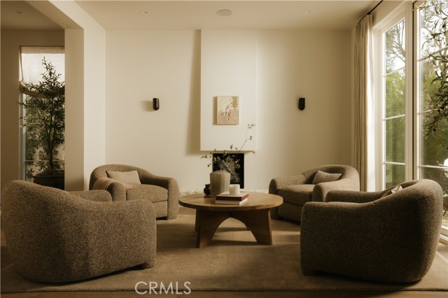 Detail Gallery Image 7 of 50 For 4748 Noble Ave, Sherman Oaks,  CA 91403 - 5 Beds | 5/1 Baths