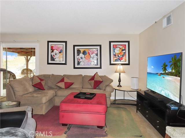 Detail Gallery Image 7 of 41 For 5670 Camino Real, Jurupa Valley,  CA 92509 - 3 Beds | 2 Baths