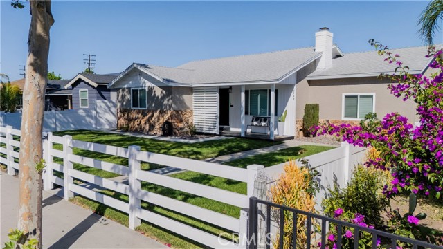 Detail Gallery Image 7 of 75 For 12748 Paramount Bld, Downey,  CA 90242 - 6 Beds | 3 Baths