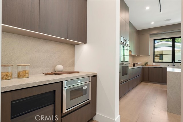 Detail Gallery Image 7 of 39 For 4625 Vesper Ave, Sherman Oaks,  CA 91403 - 5 Beds | 5/2 Baths
