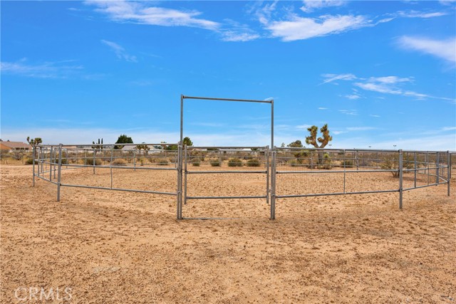 21978 Mojave Street, Apple Valley CA: https://media.crmls.org/medias/2dd8a64e-81b4-462d-960e-23adf8d9714e.jpg
