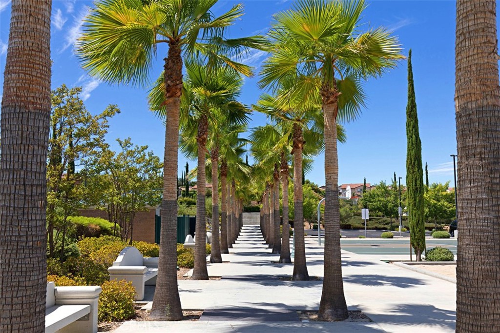 https://media.crmls.org/medias/2dd8d381-ce0b-4bc6-9c98-d5063a51b4f5.jpg?preset=X-Large