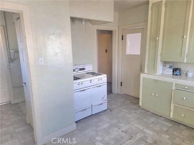 4214 Rosewood Avenue, Los Angeles CA: https://media.crmls.org/medias/2dd8ed2c-90d7-4c96-95c8-01527a7e3117.jpg