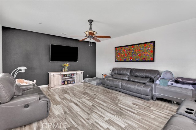 Detail Gallery Image 13 of 49 For 13458 Snowdrop Ct, Victorville,  CA 92394 - 5 Beds | 3 Baths