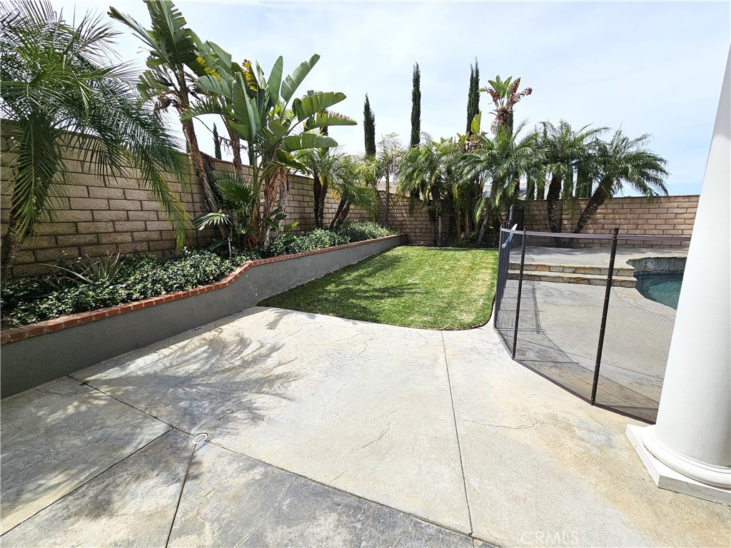 https://media.crmls.org/medias/2dd999c7-08fd-4ddc-b18c-3da8d3736051.jpg?preset=X-Large