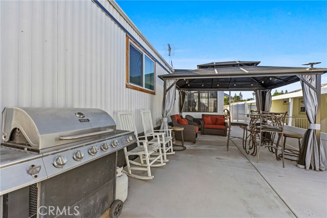 4000 Pierce Street, Riverside CA: https://media.crmls.org/medias/2dd9fd7b-72cb-4782-9b85-e9e651a582af.jpg