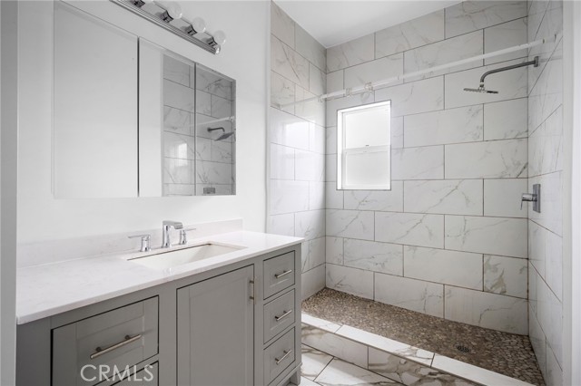 1641 S Catalina Street, Los Angeles CA: https://media.crmls.org/medias/2ddaf06c-30d9-4cf0-be18-ce00d0b84e21.jpg